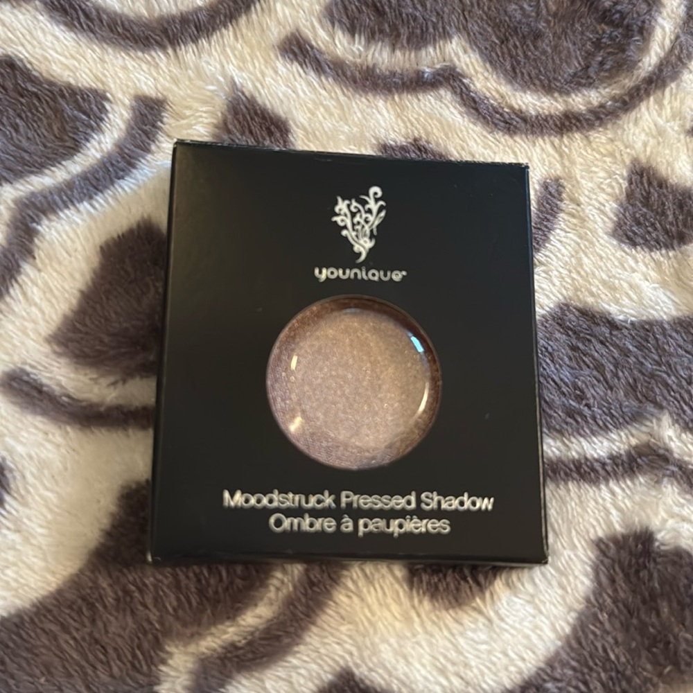 Younique eyeshadow 👀 Delicious